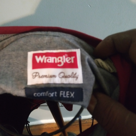 Men's levi cotton button down , dark red in good c - Picture 2 of 2